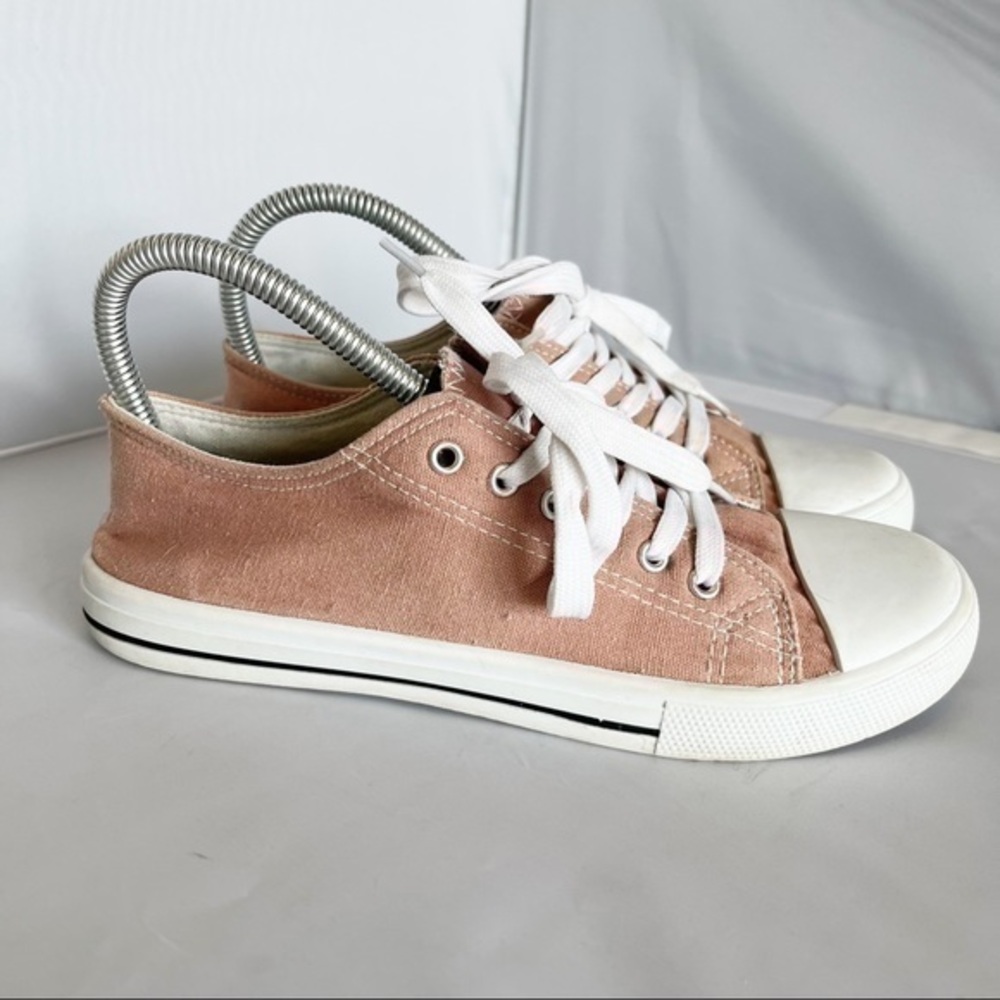 Qupid Sneakers Mauve Canvas Lace Up Size 7
